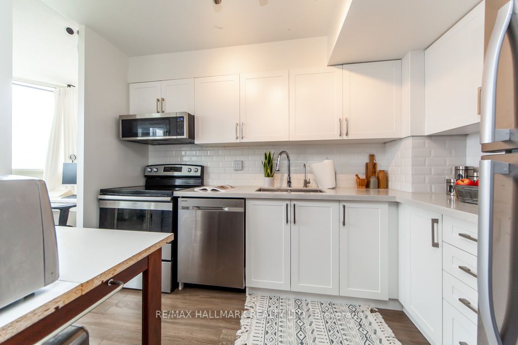 3233 Eglinton Ave E, #907