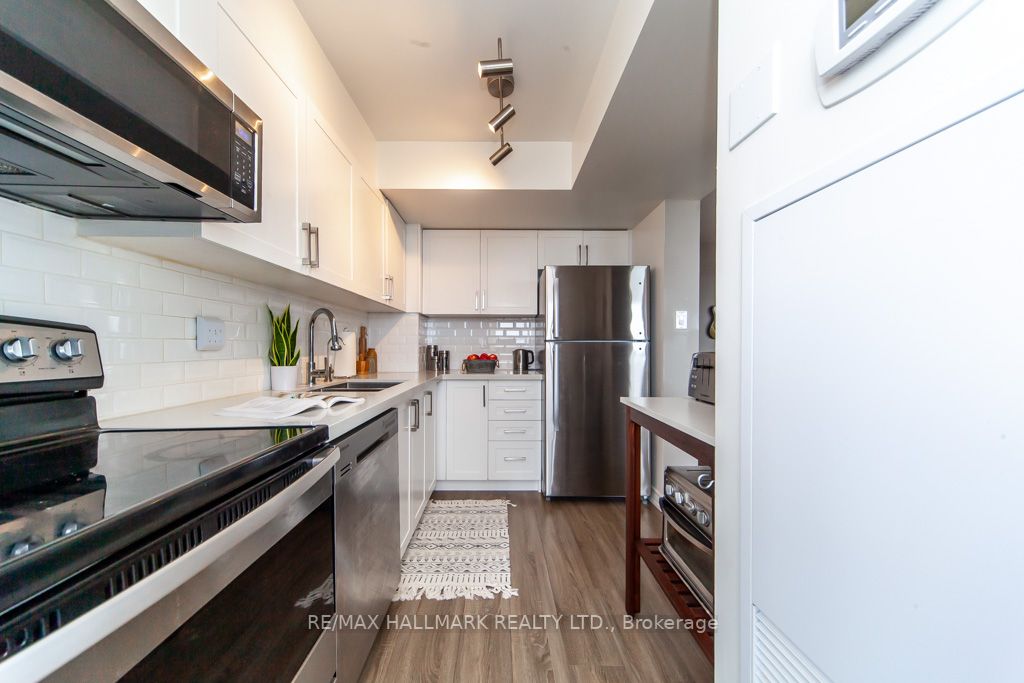 3233 Eglinton Ave E, #907