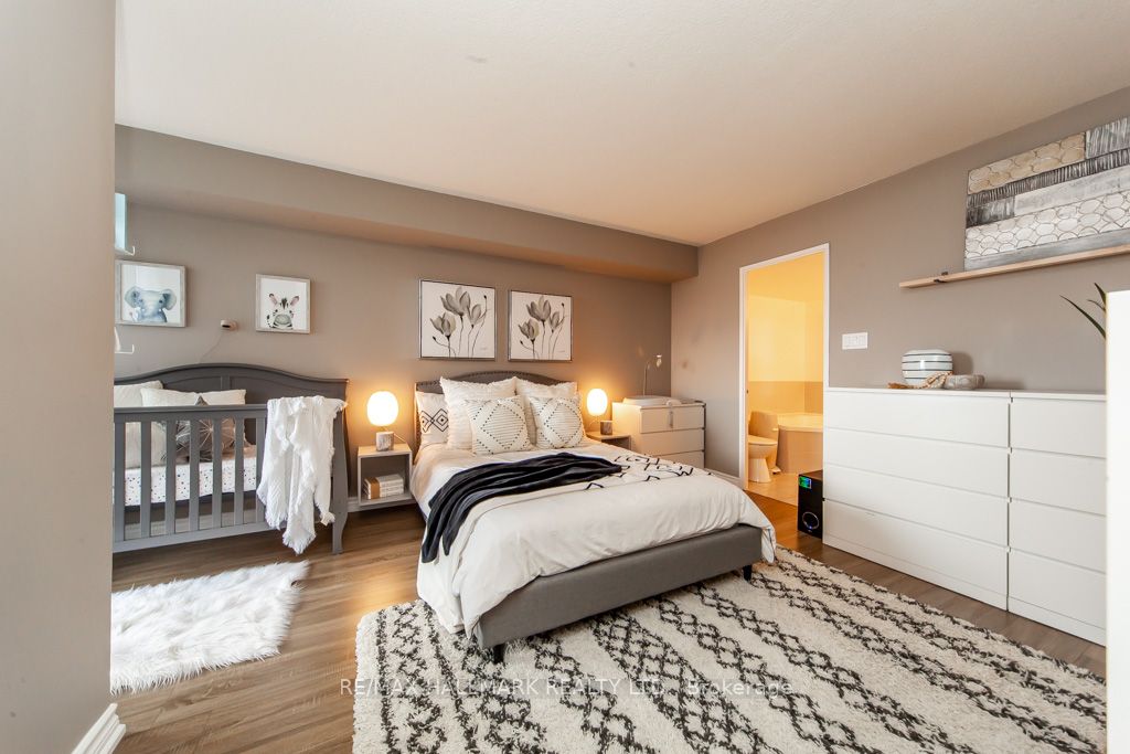 3233 Eglinton Ave E, #907