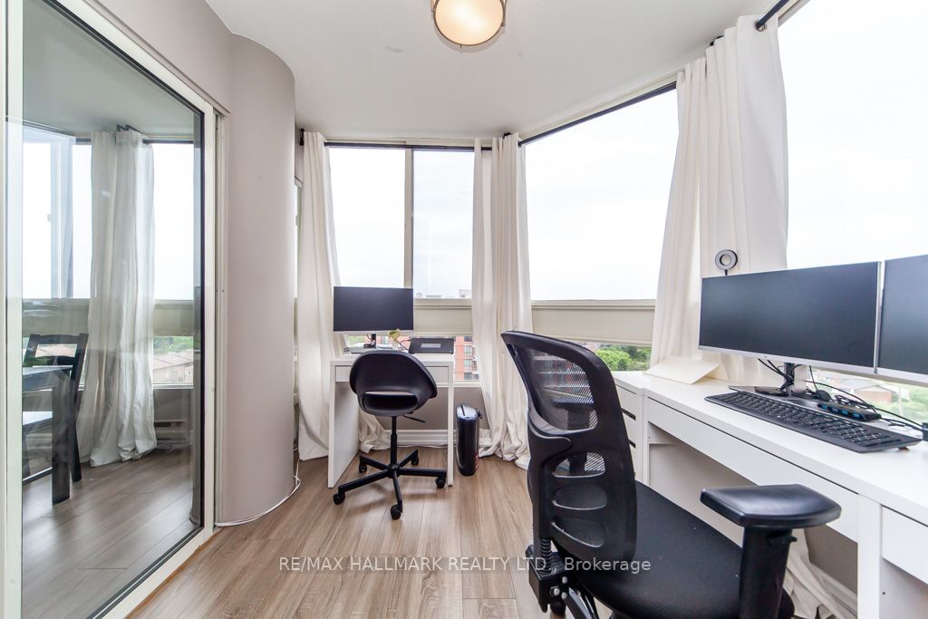 3233 Eglinton Ave E, #907