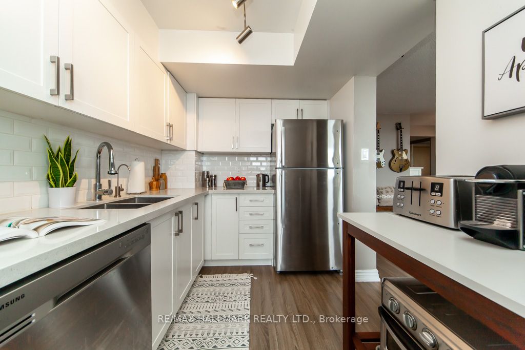 3233 Eglinton Ave E, #907