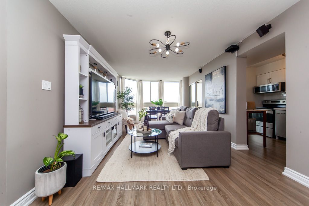 3233 Eglinton Ave E, #907