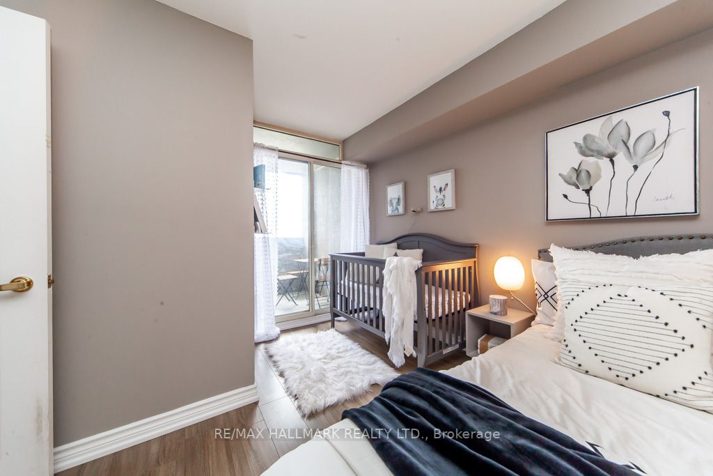 3233 Eglinton Ave E, #907