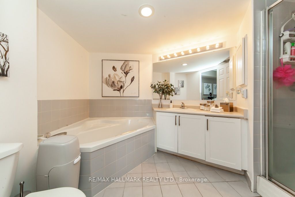 3233 Eglinton Ave E, #907