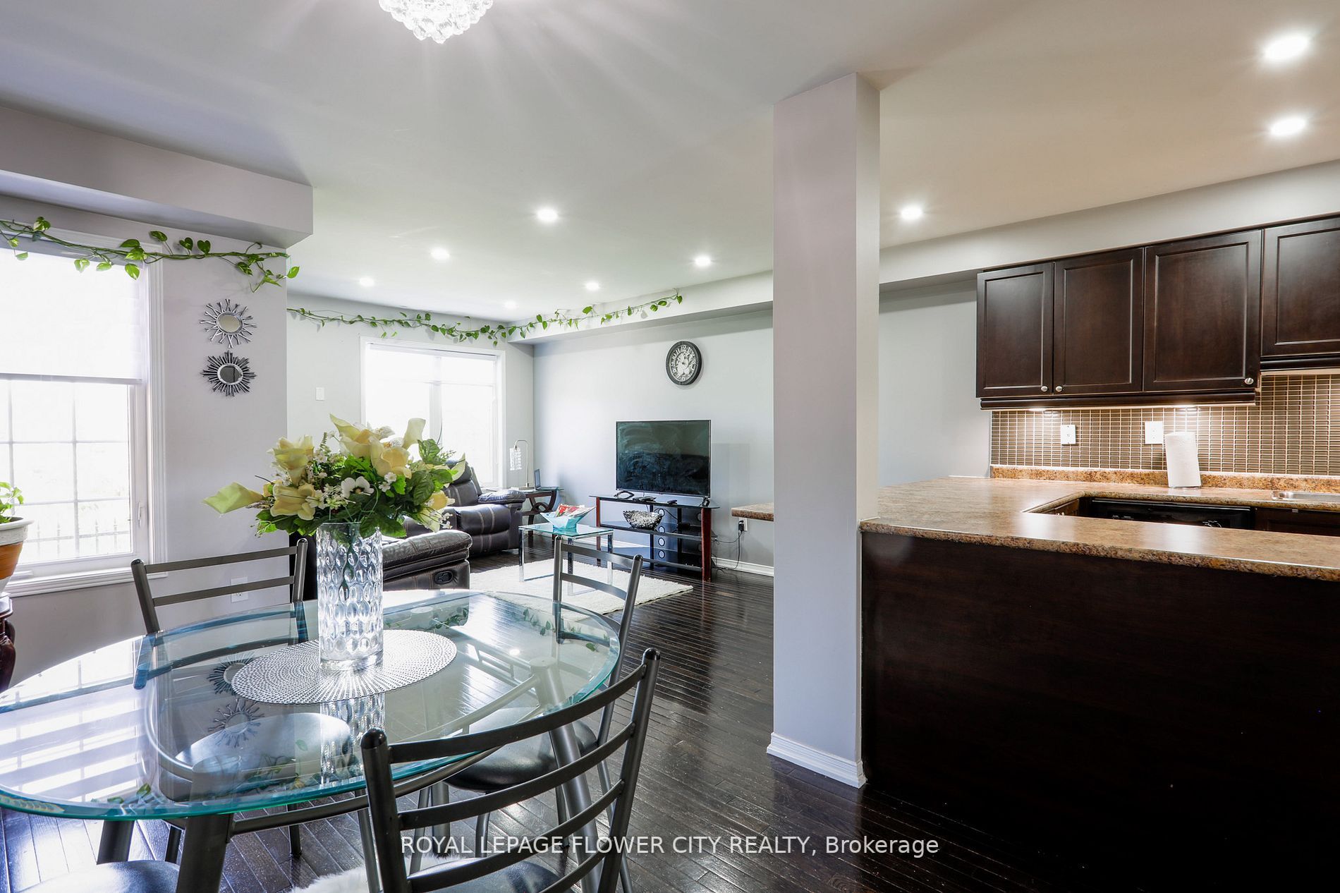42 Lander Crescent
