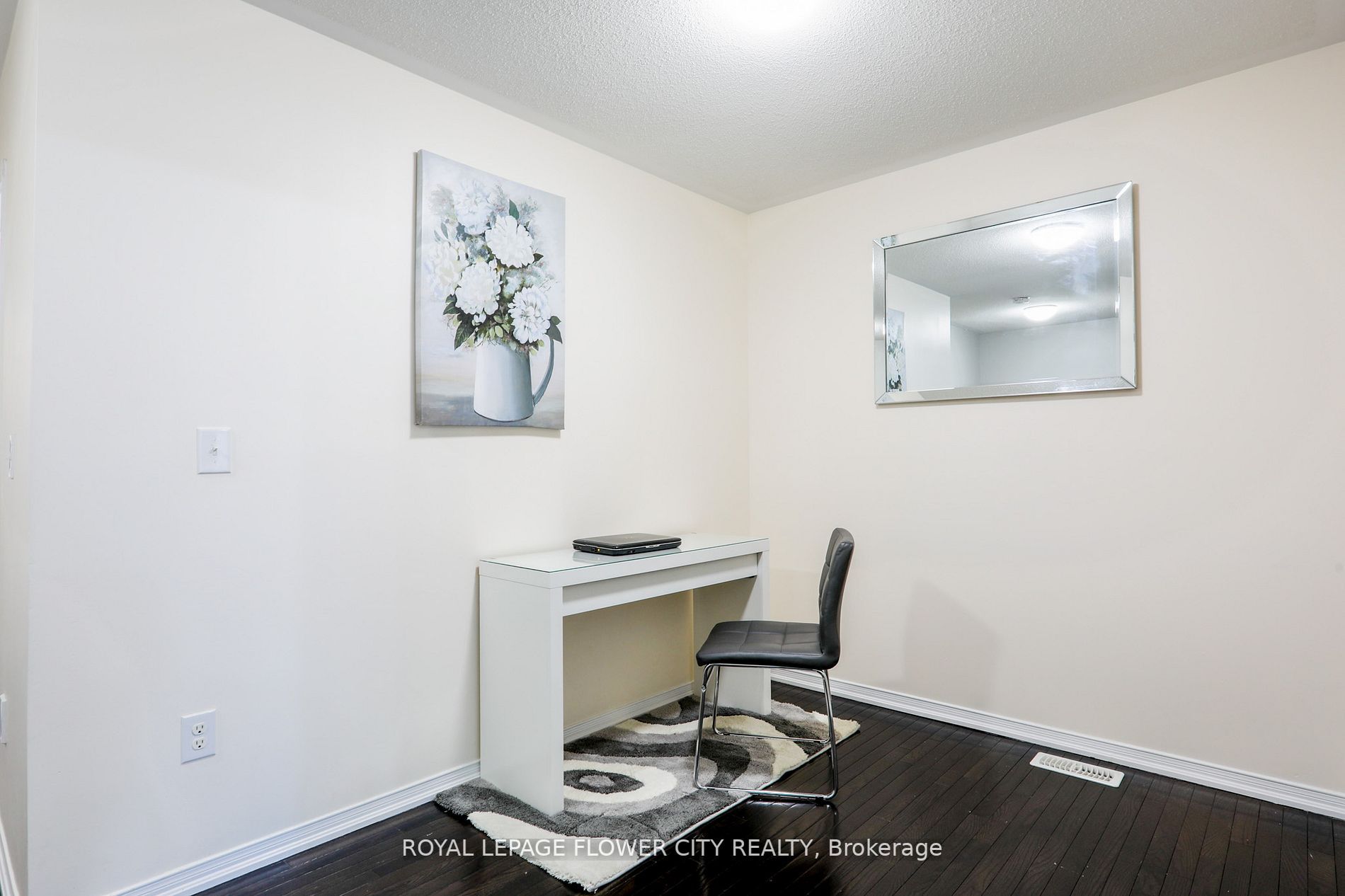 42 Lander Crescent