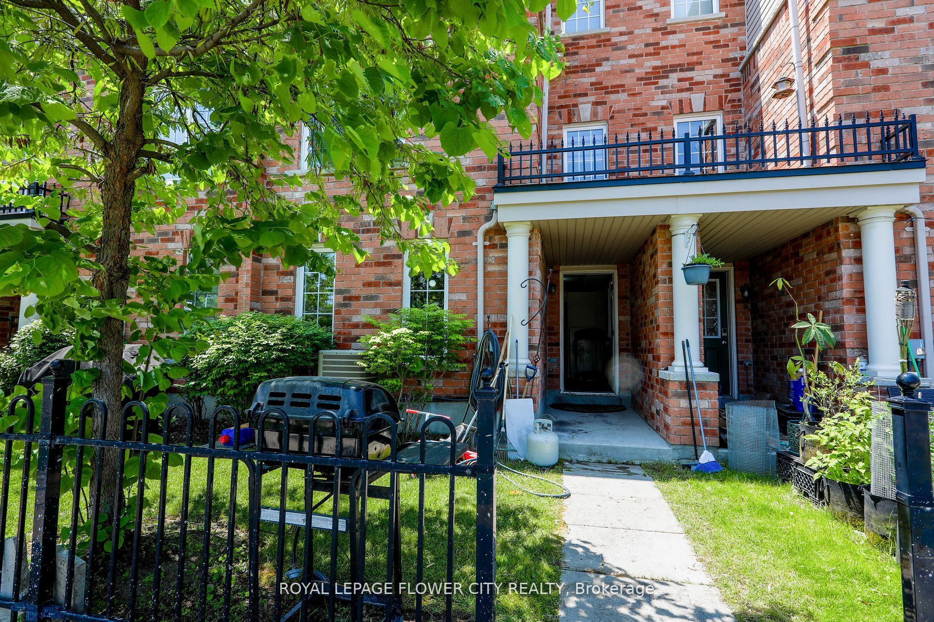 42 Lander Crescent