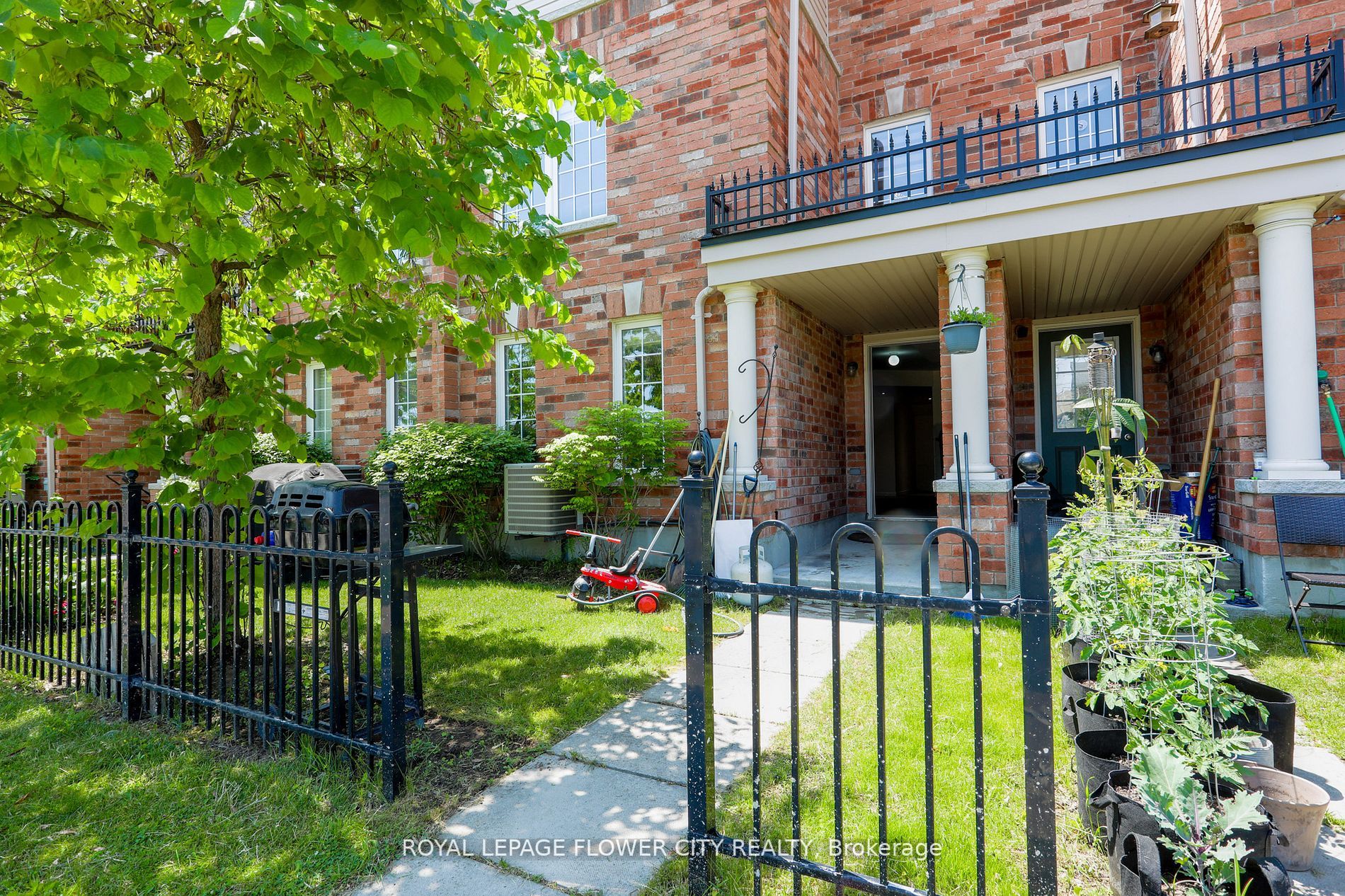 42 Lander Crescent