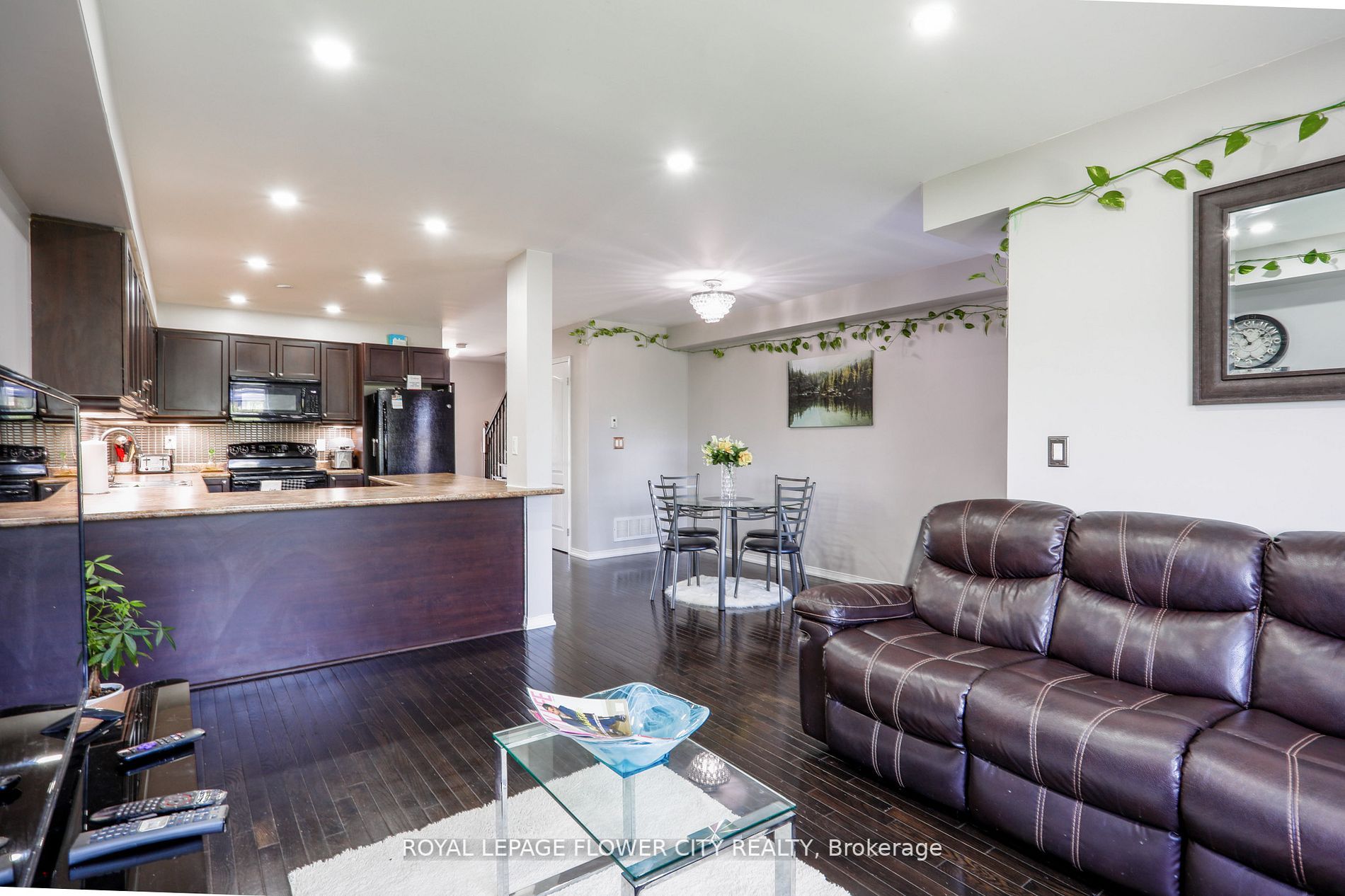 42 Lander Crescent