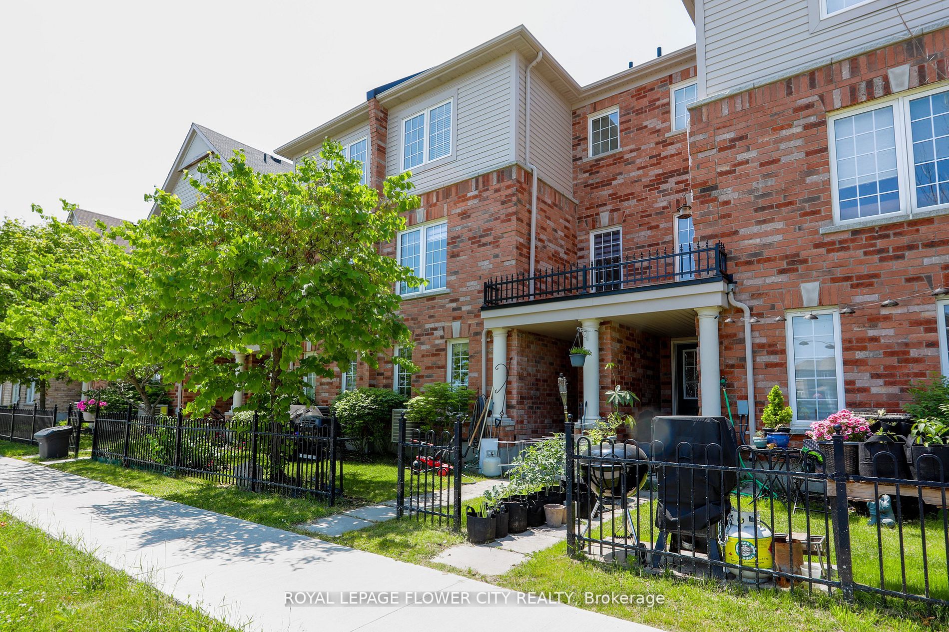 42 Lander Crescent