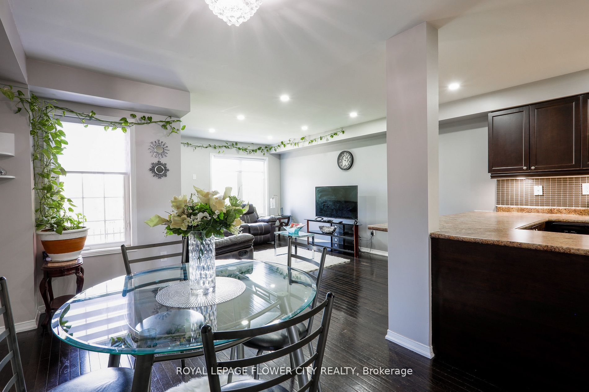 42 Lander Crescent
