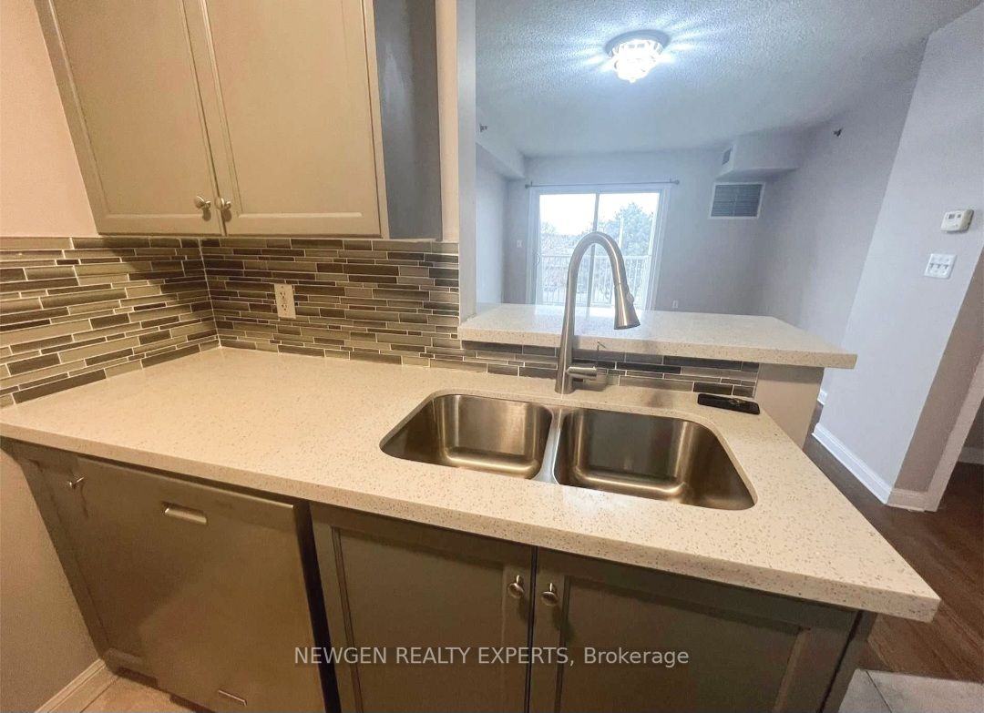 5225 Finch Ave E, #408