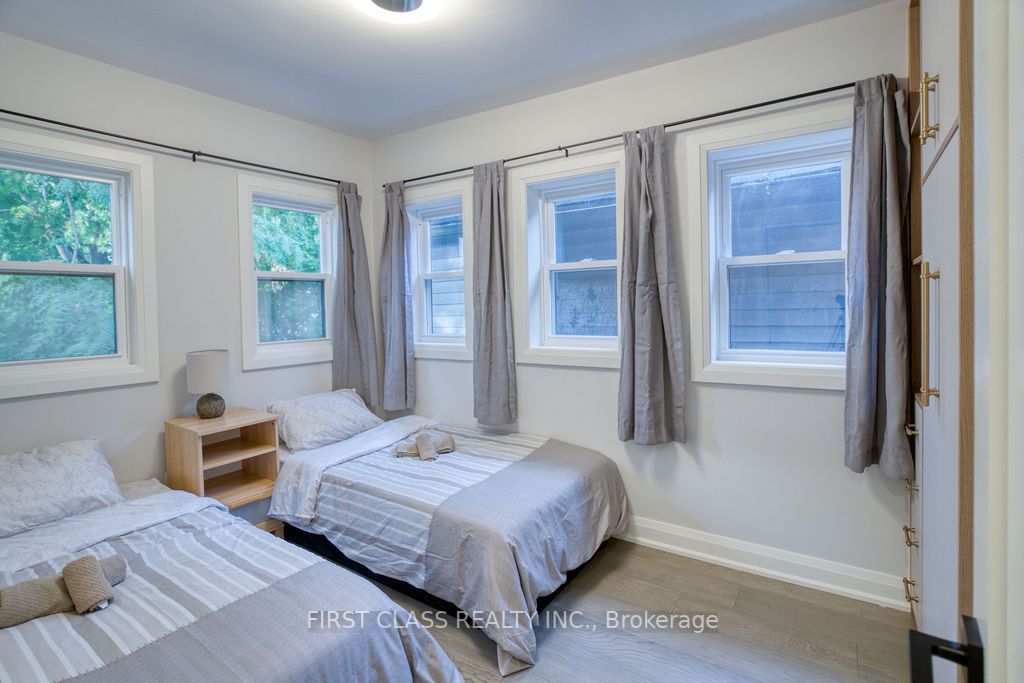24 Erindale Ave