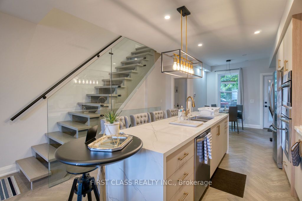 24 Erindale Ave