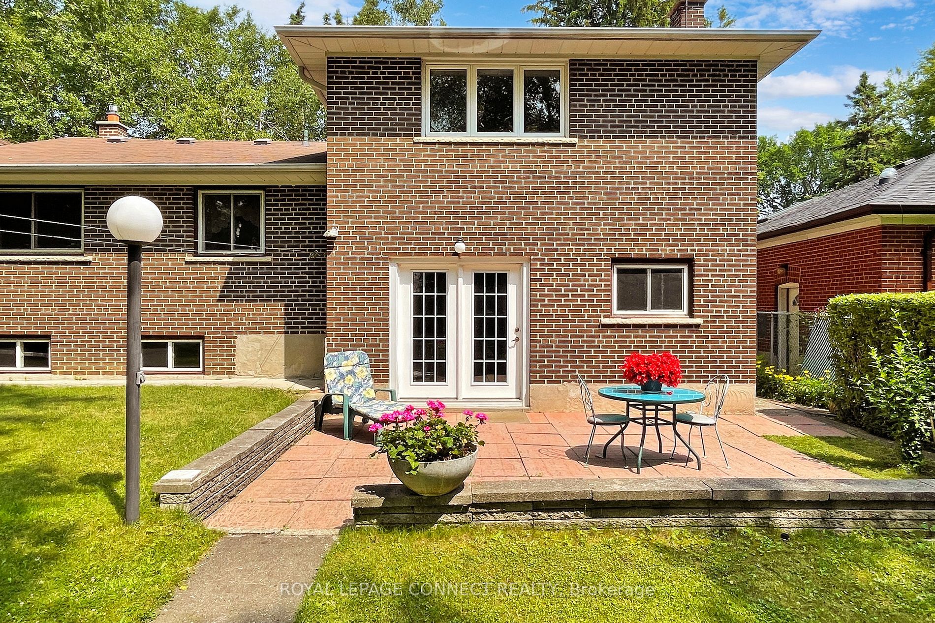 95 Lawson Rd