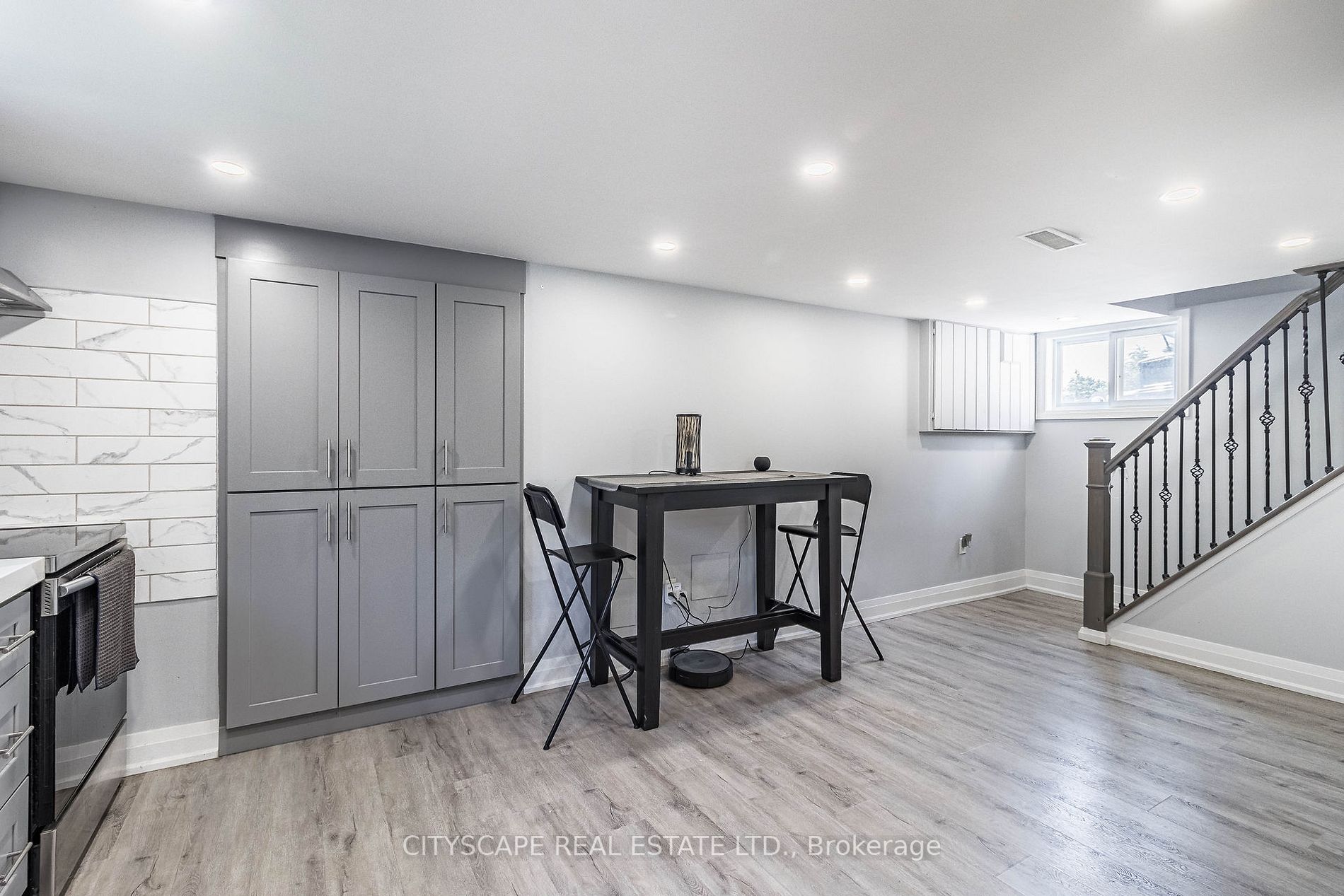 18 Church St S