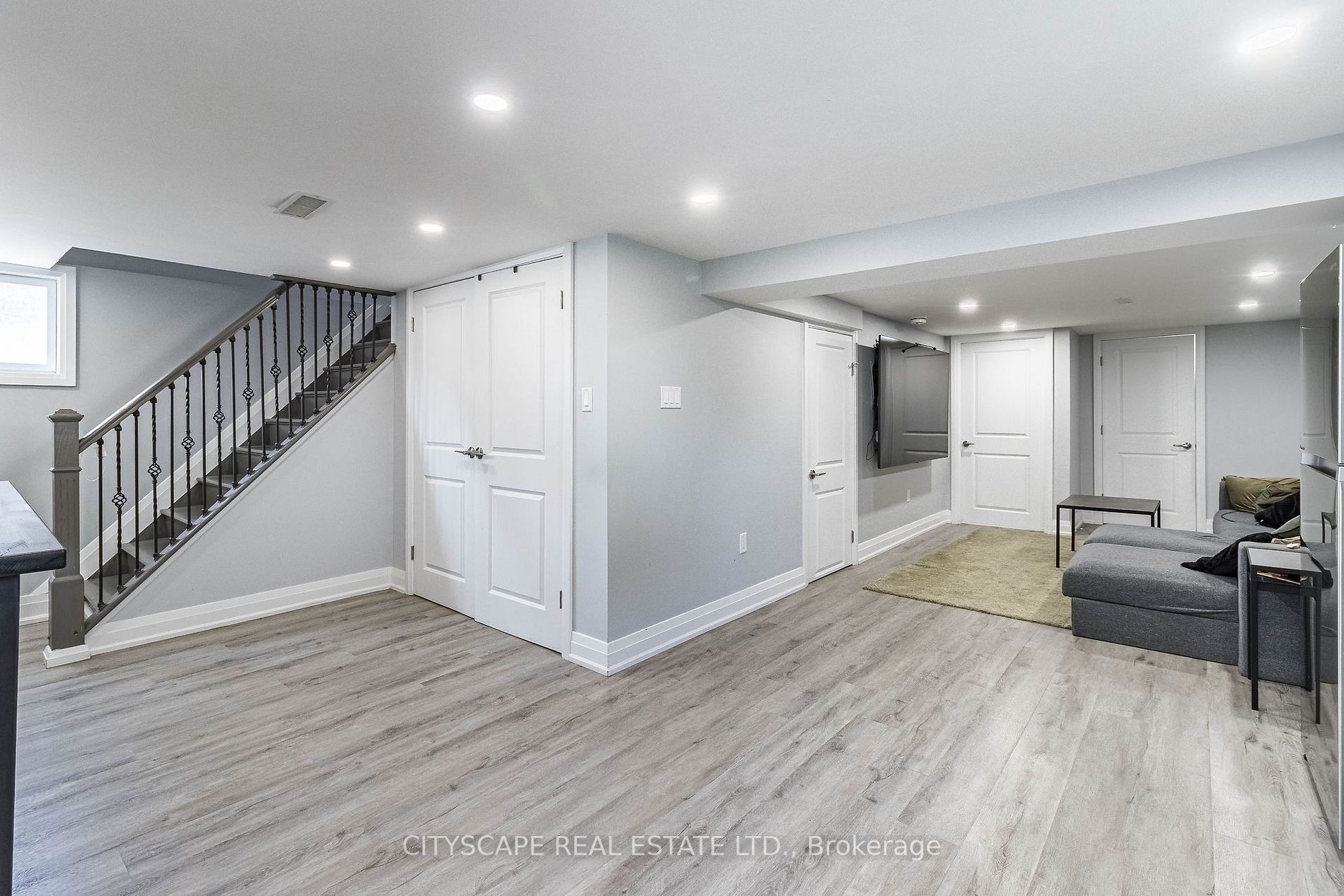 18 Church St S