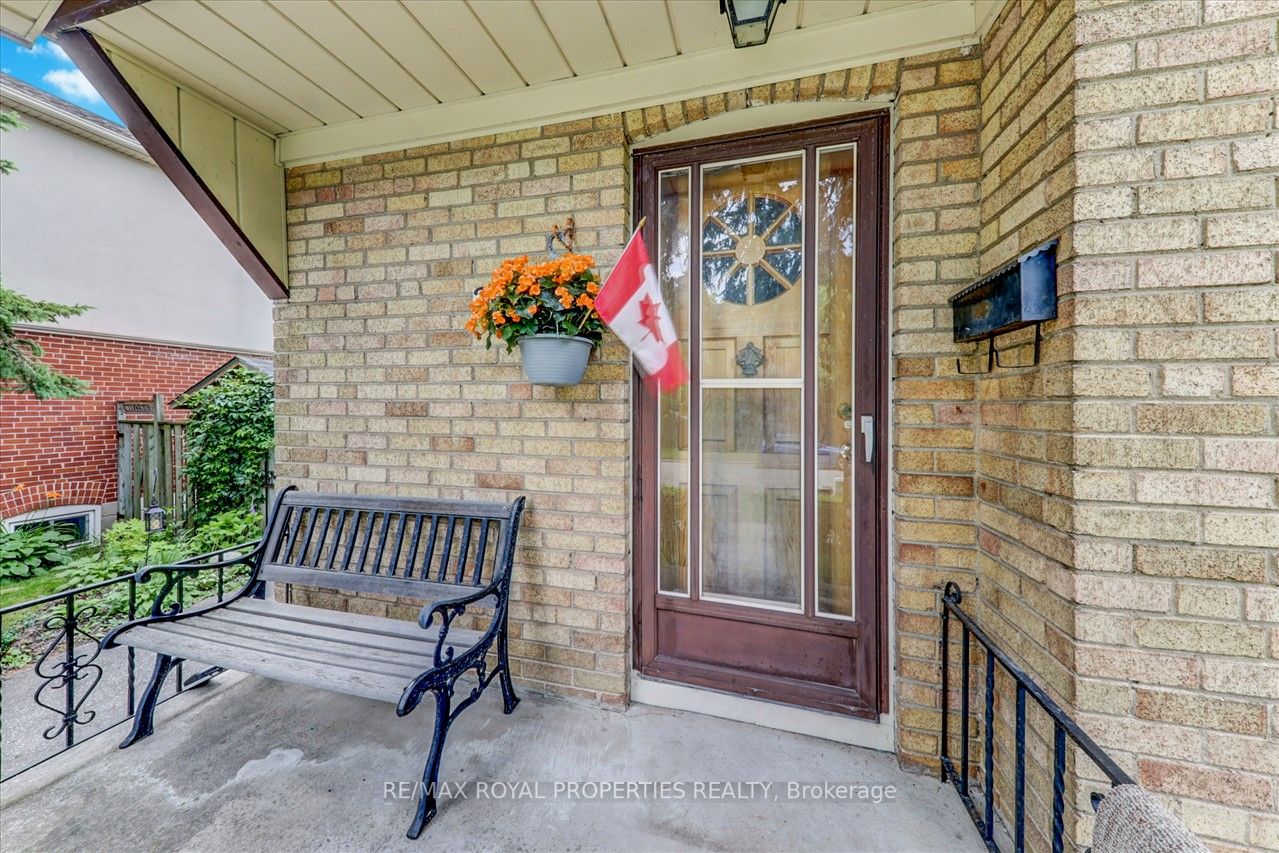 20 Florens Ave