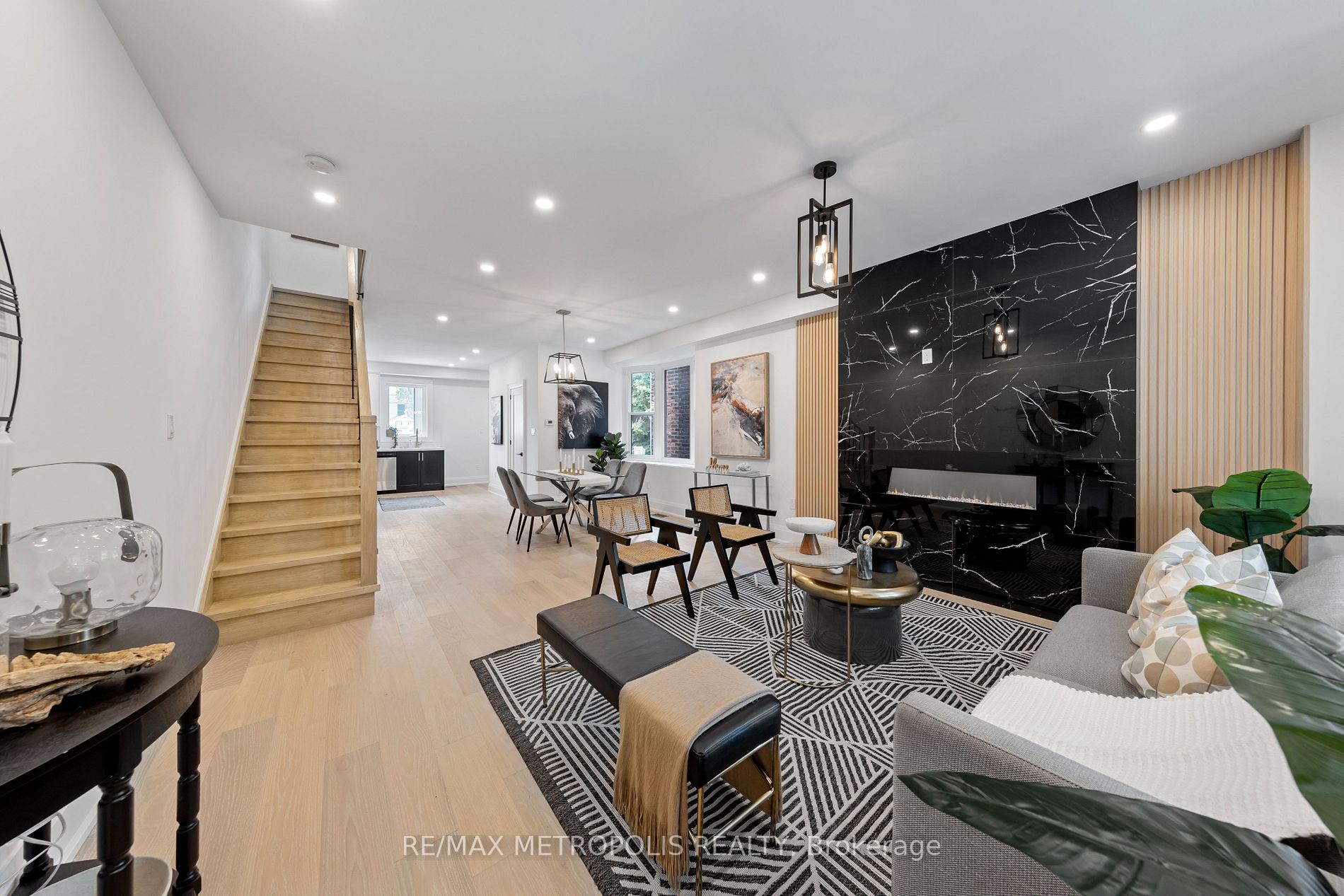 149 Carlaw Ave