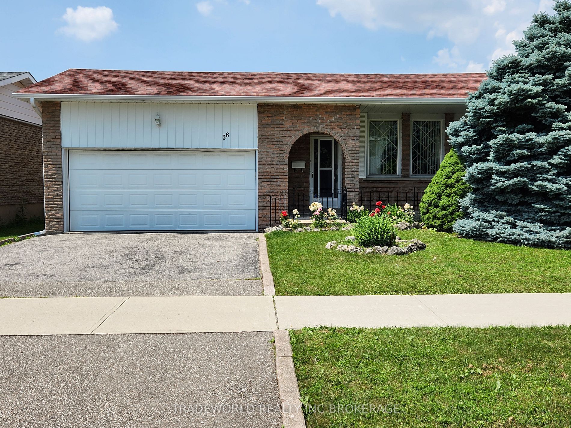 36 Lawnmere Cres