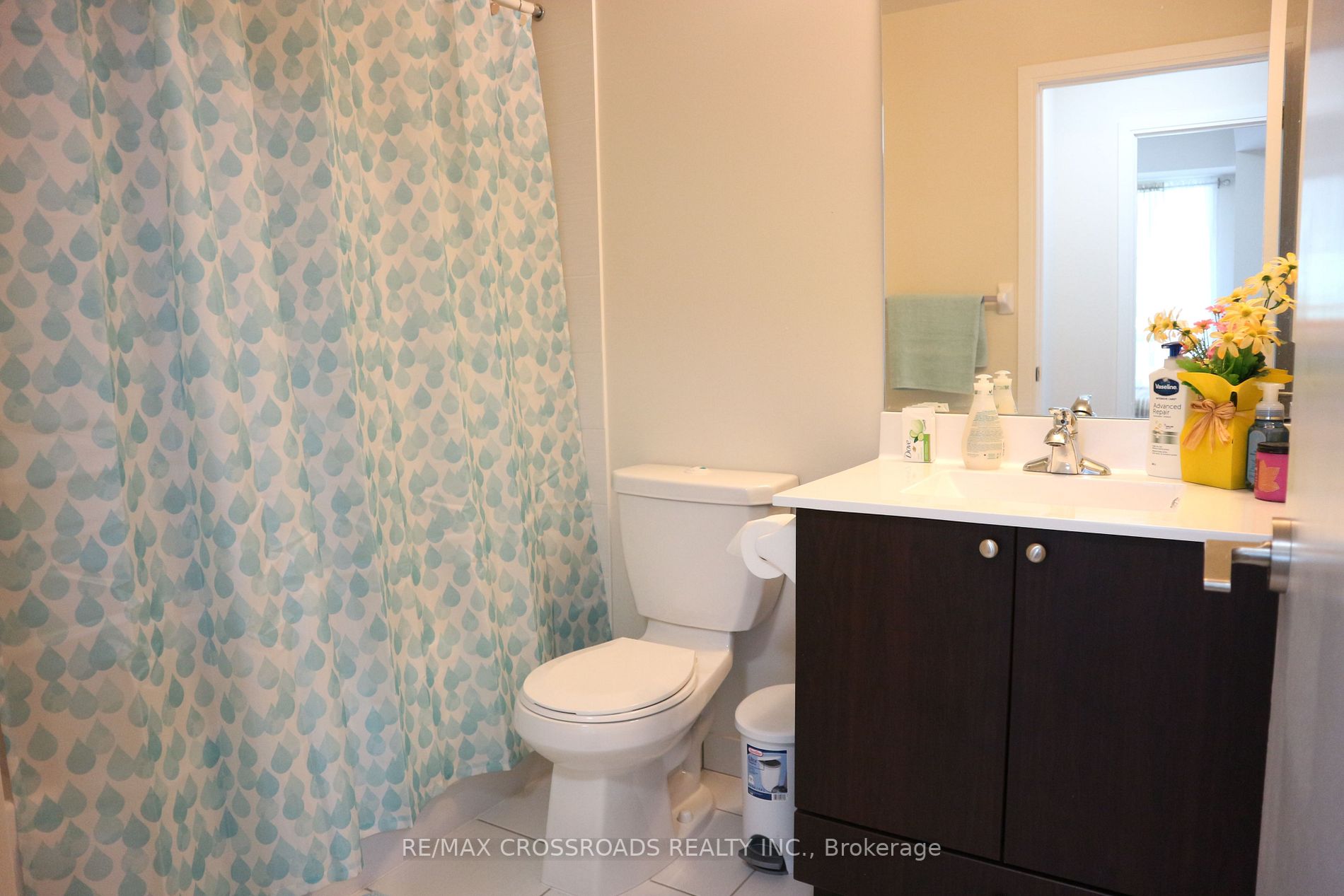 181 Village Green Sq, #218