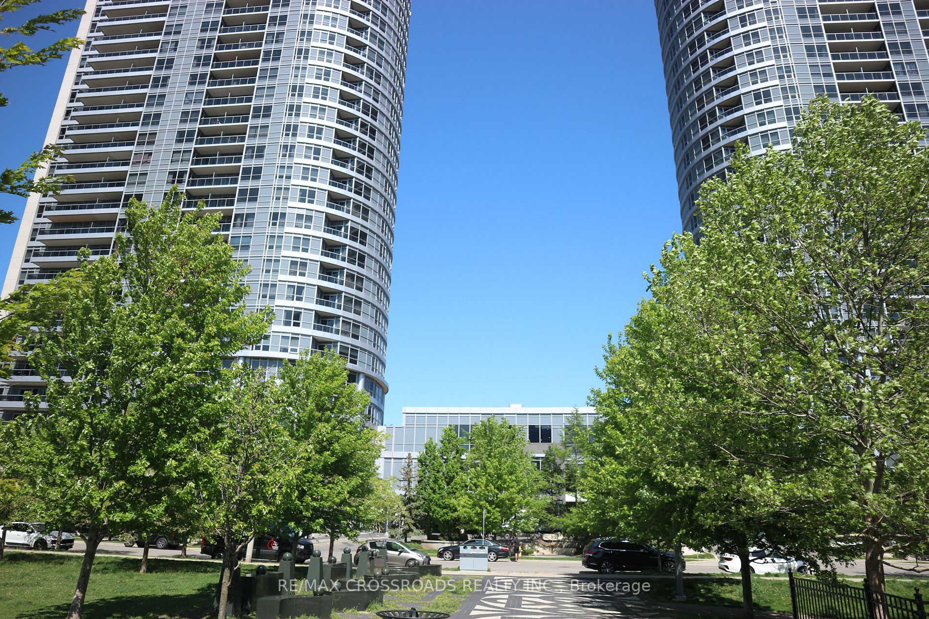 181 Village Green Sq, #218