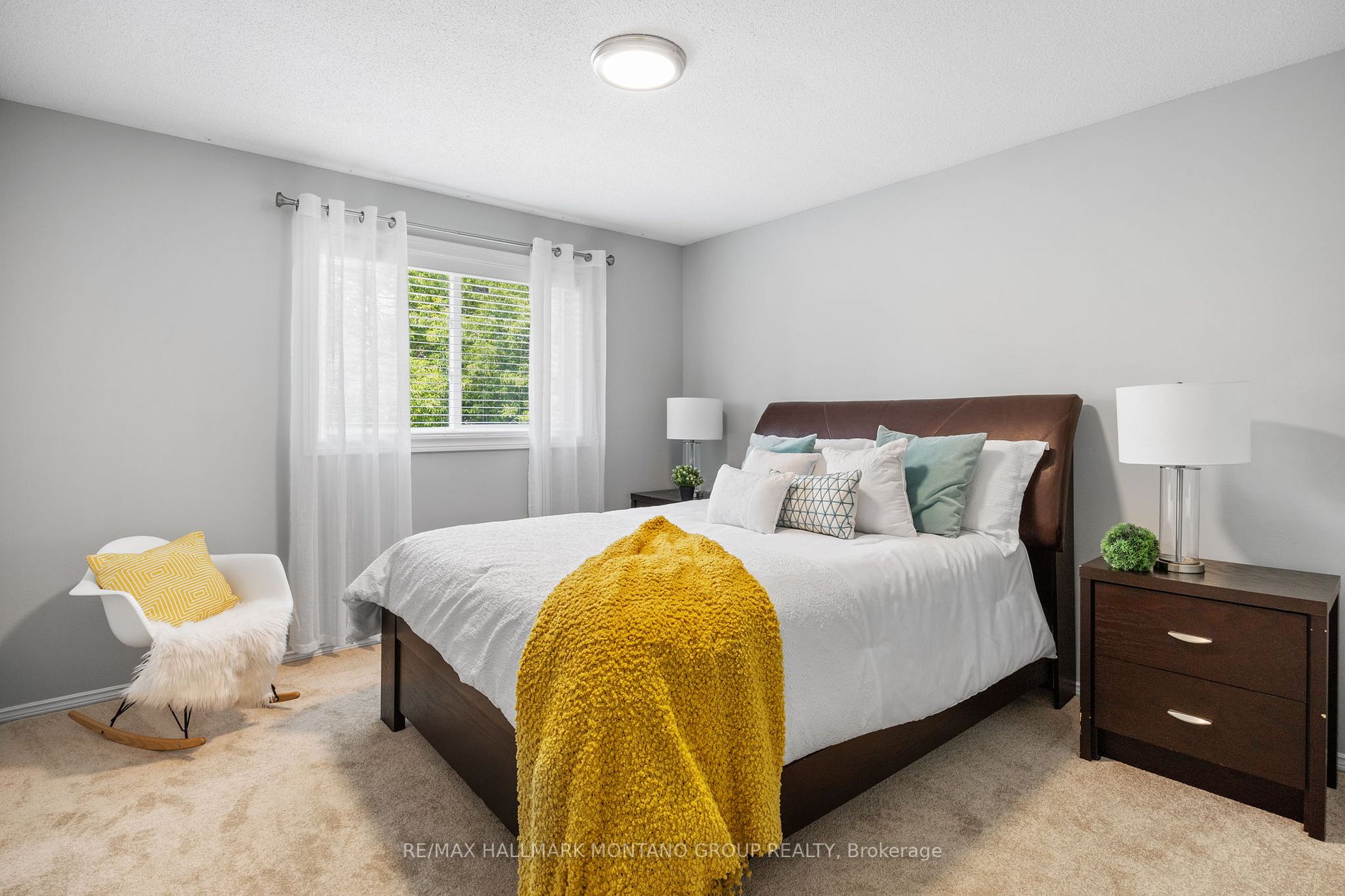 647 Weyburn Square