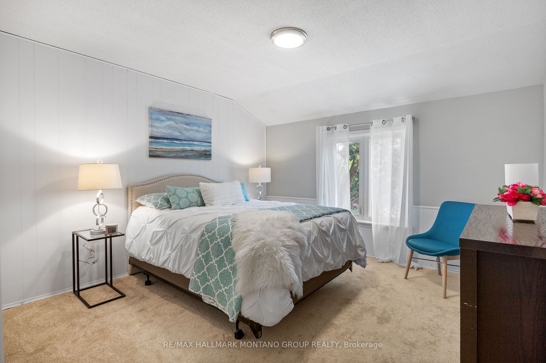 647 Weyburn Square