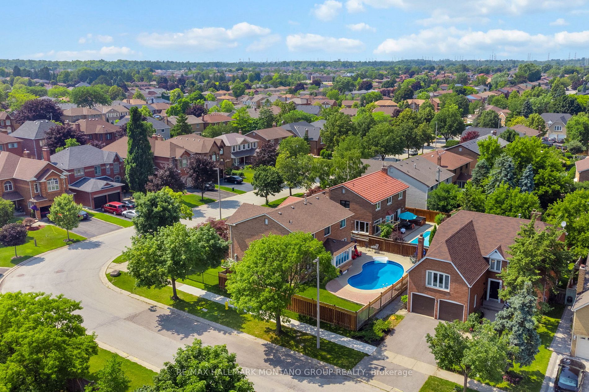 647 Weyburn Square