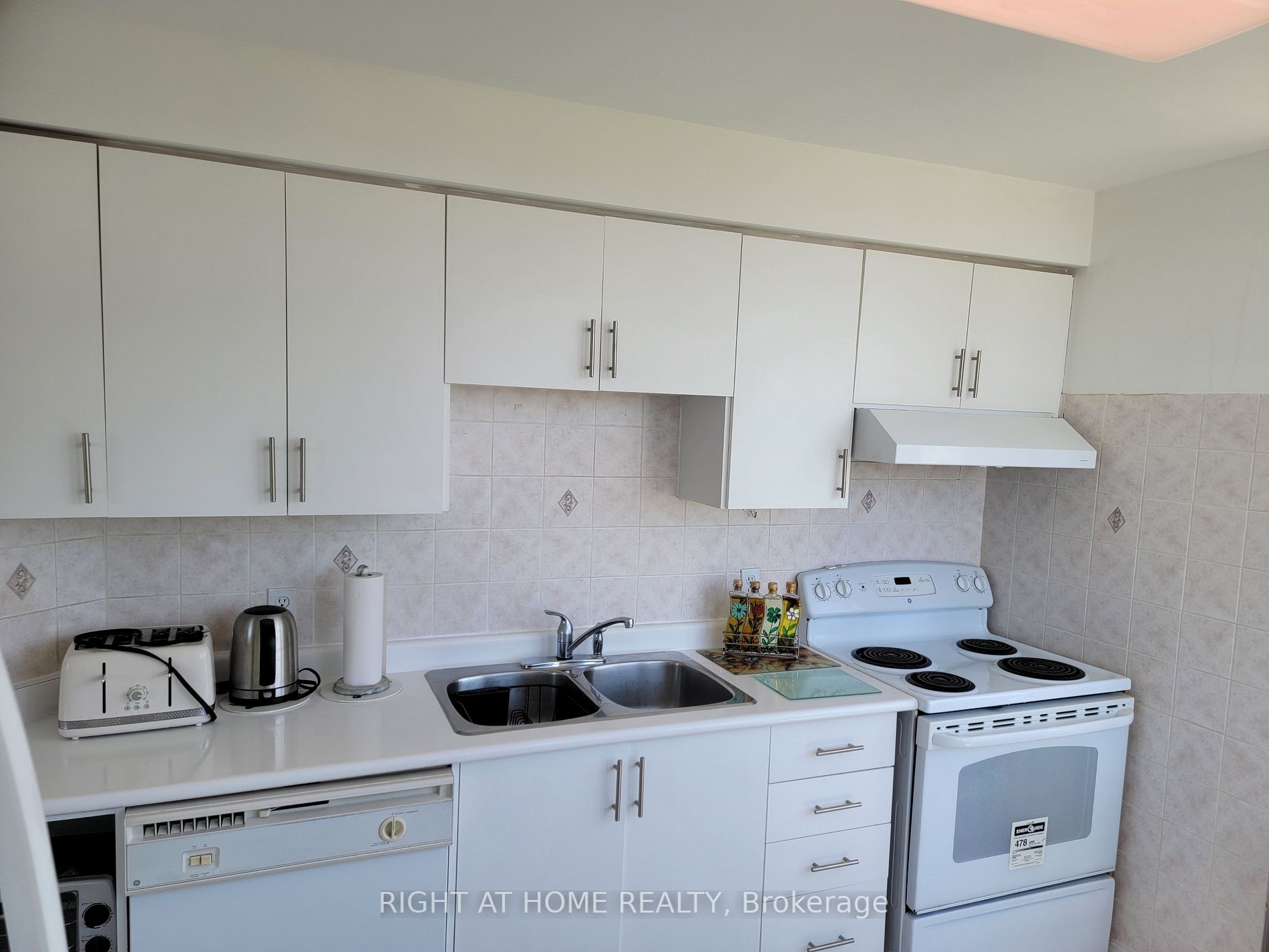 5001 Finch Ave E, #705