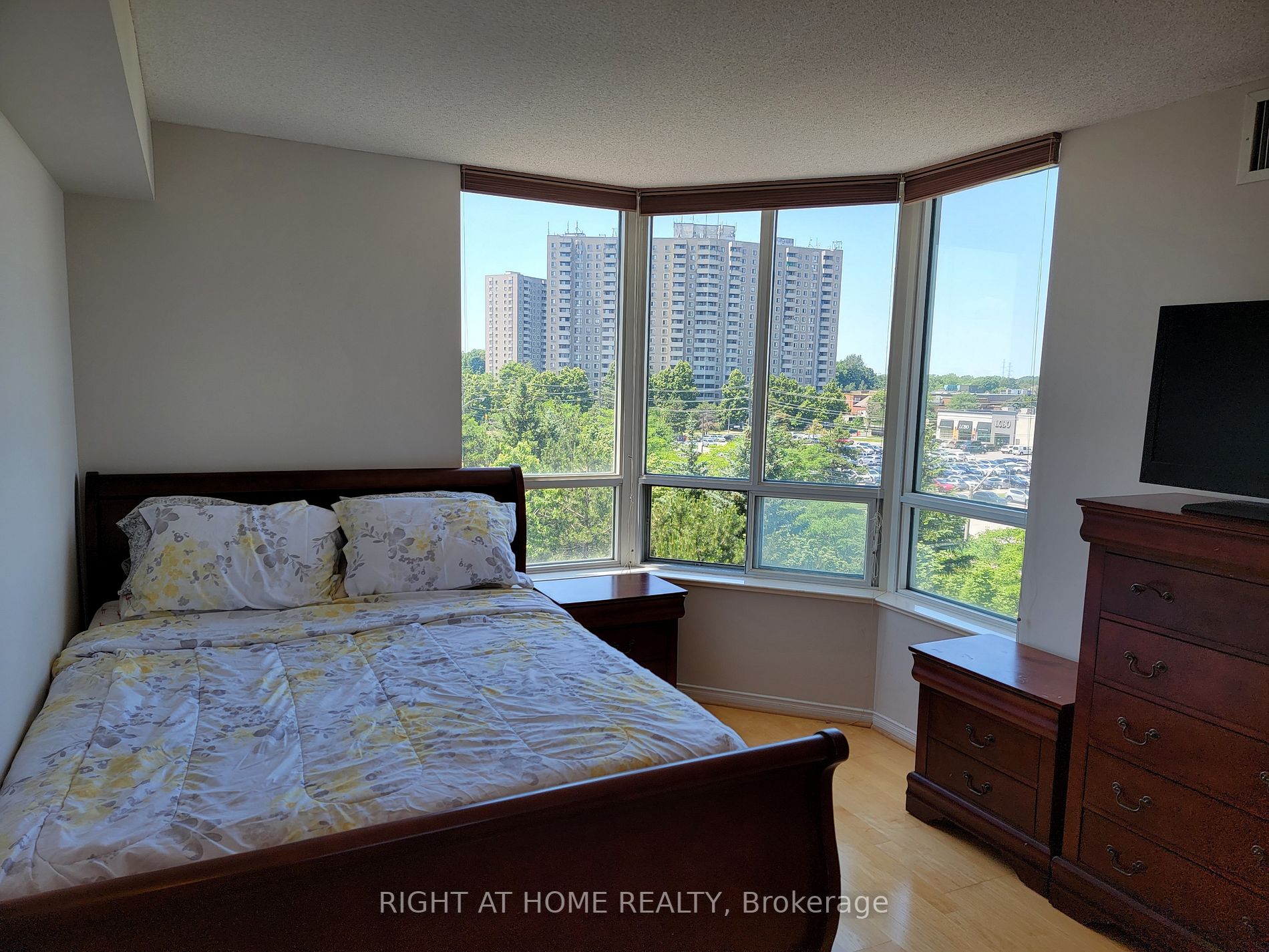 5001 Finch Ave E, #705
