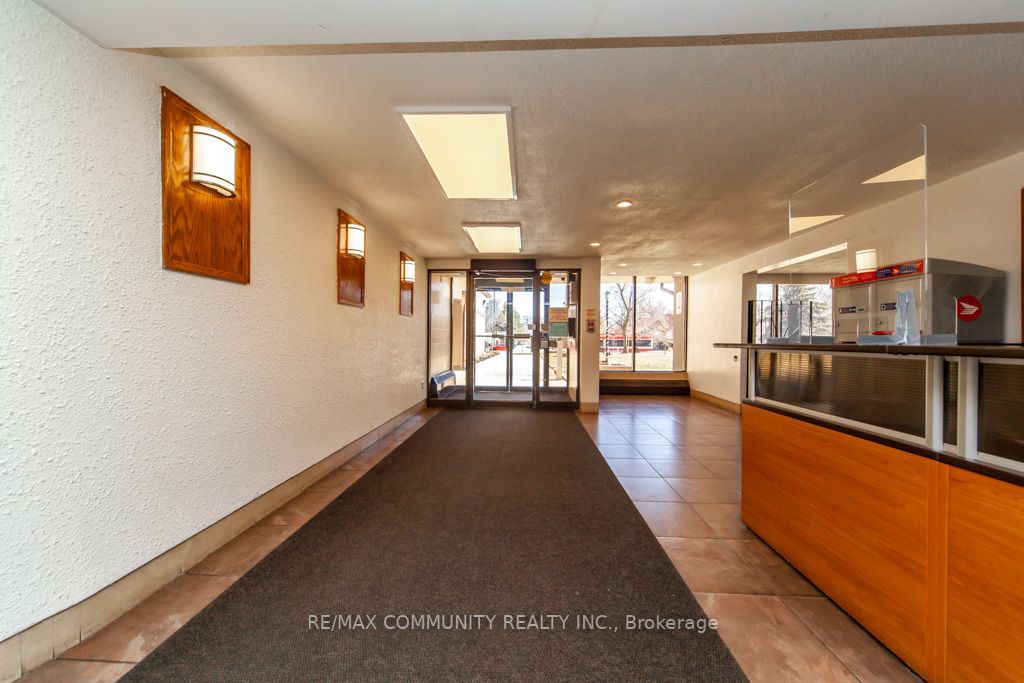 180 Markham Rd, #911