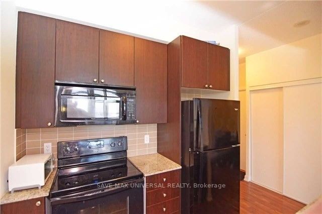 151 Village Green Sq, #Ph09