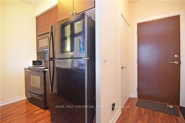 151 Village Green Sq, #Ph09