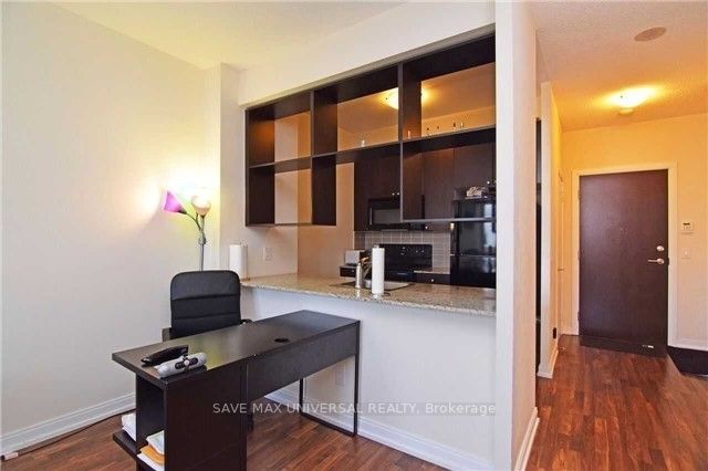 151 Village Green Sq, #Ph09