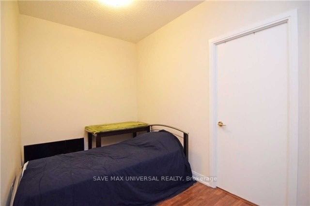 151 Village Green Sq, #Ph09