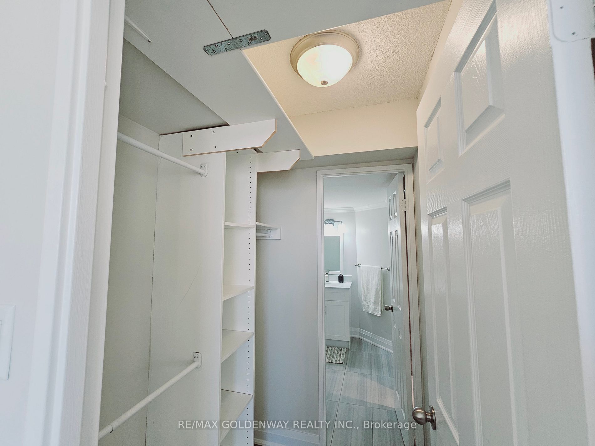 2 Westney Rd N, #1204
