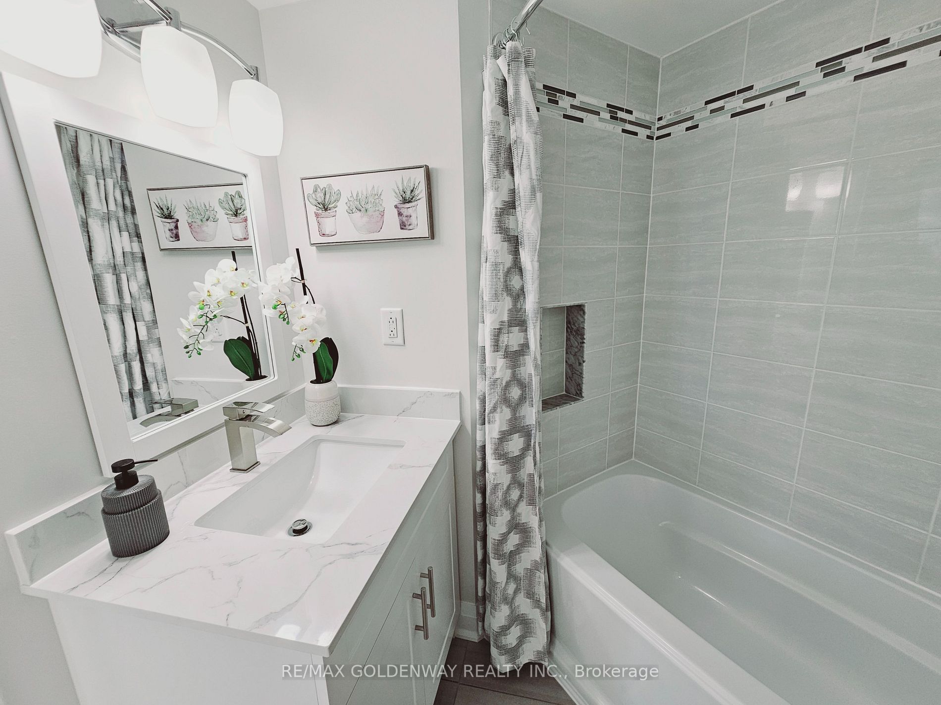 2 Westney Rd N, #1204