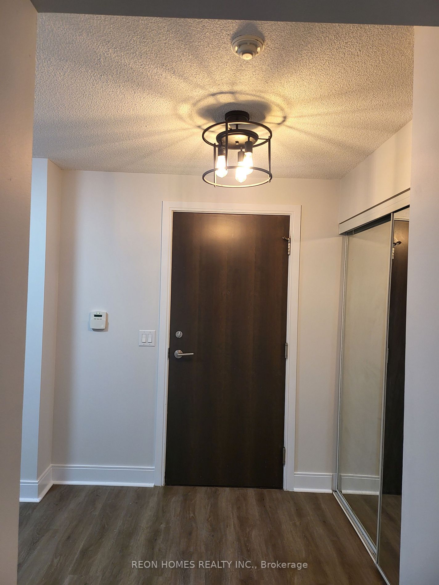 125 Village Green Sq, #1902