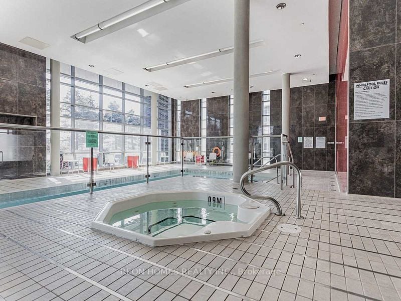 125 Village Green Sq, #1902