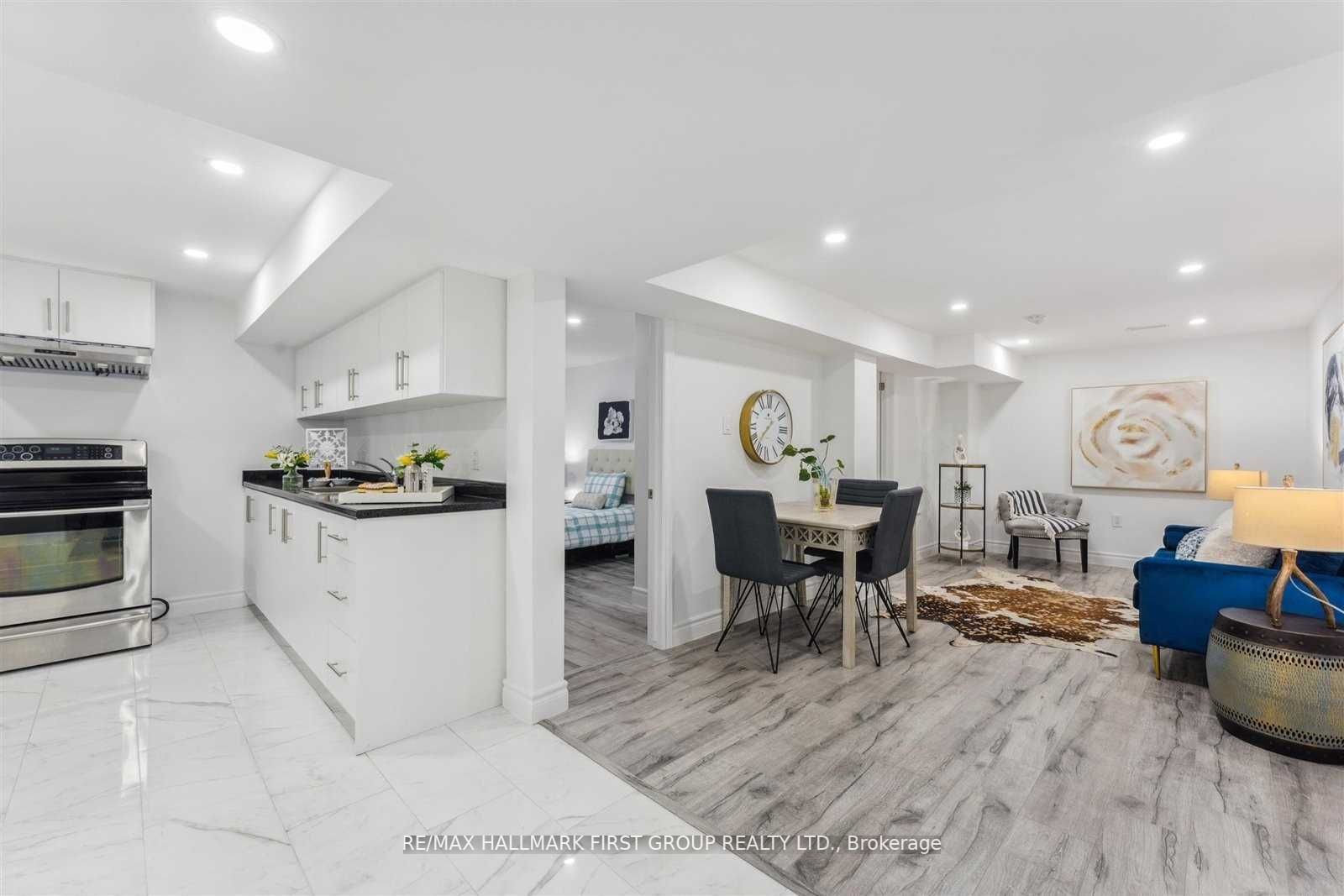 200 Mossbrook Sq
