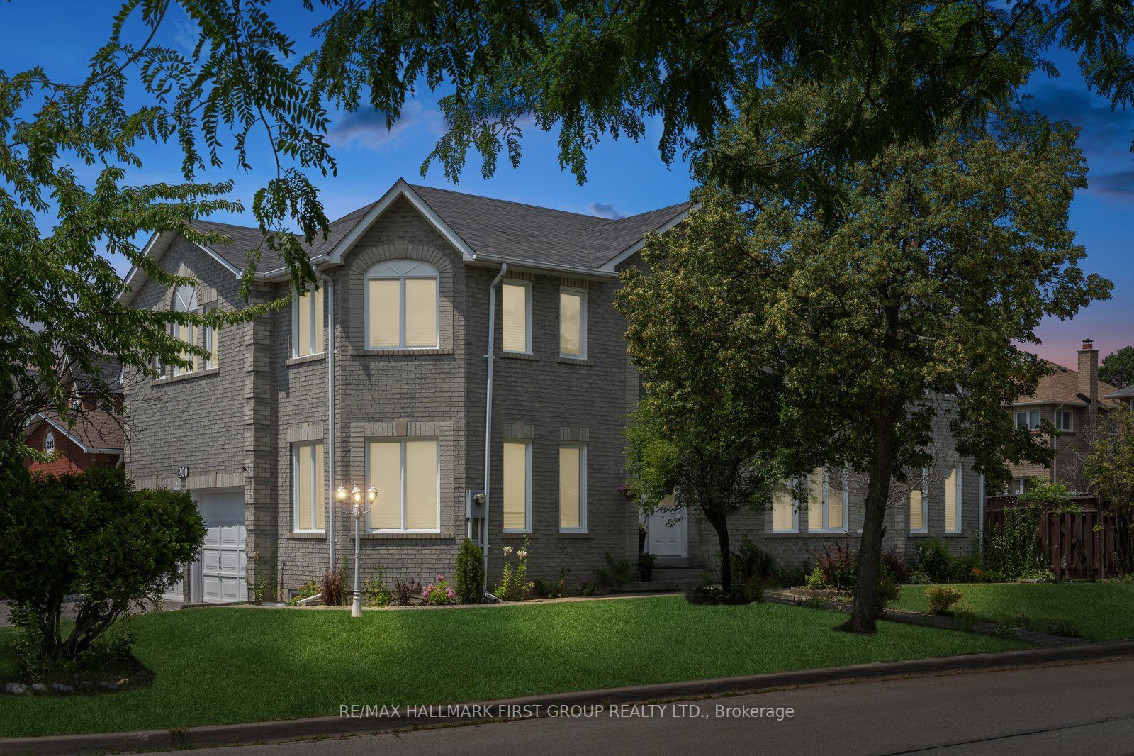 200 Mossbrook Sq