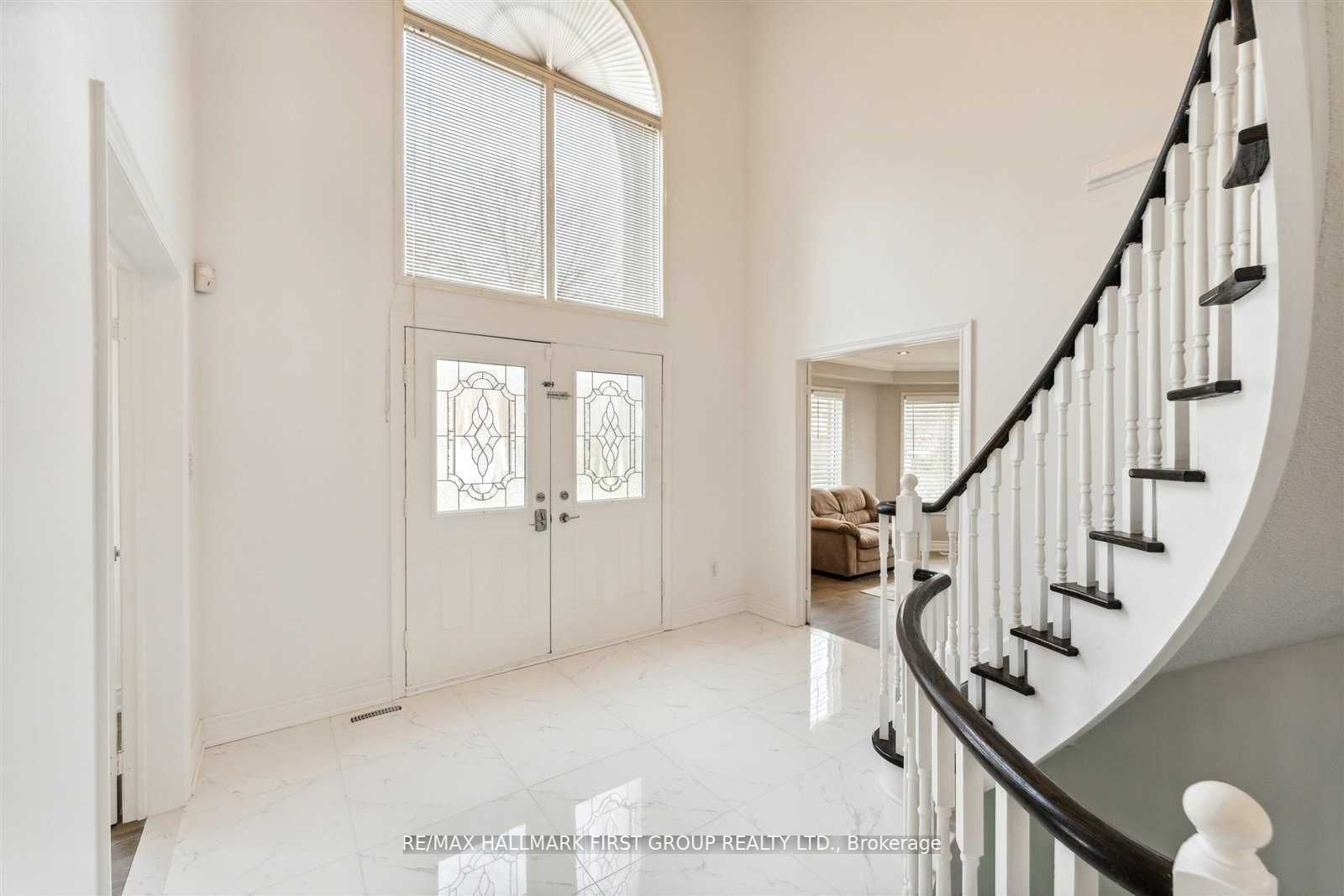 200 Mossbrook Sq