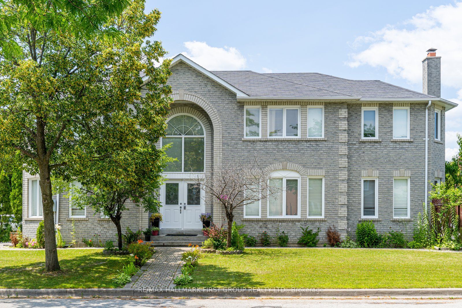 200 Mossbrook Sq