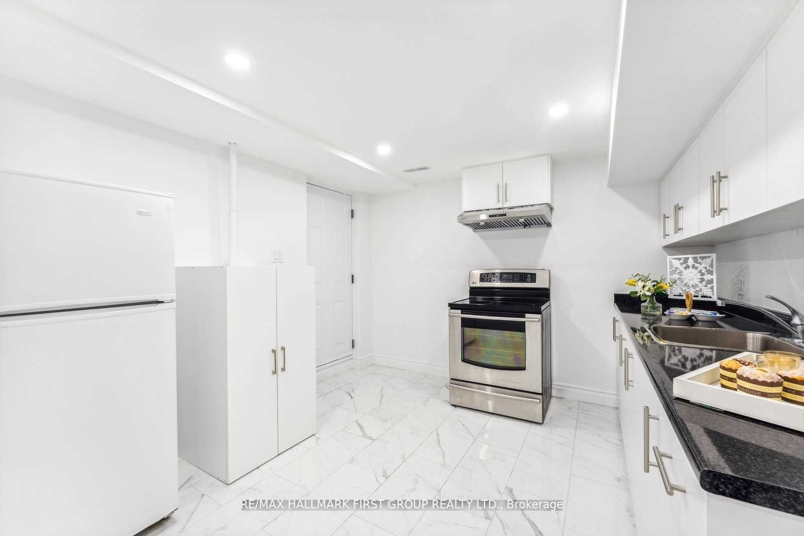 200 Mossbrook Sq