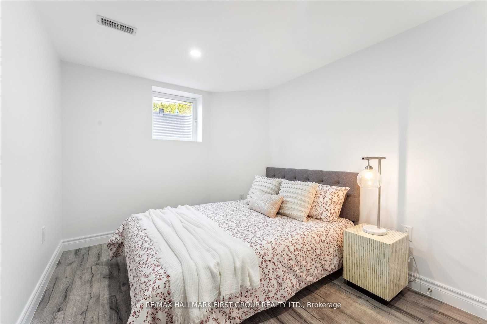 200 Mossbrook Sq