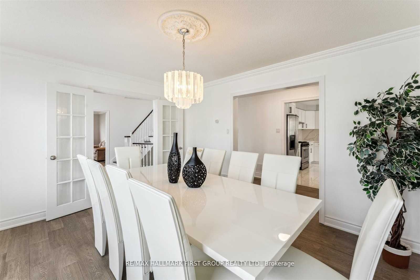 200 Mossbrook Sq