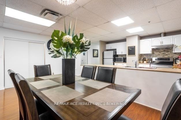 5800 Sheppard Ave E, #15