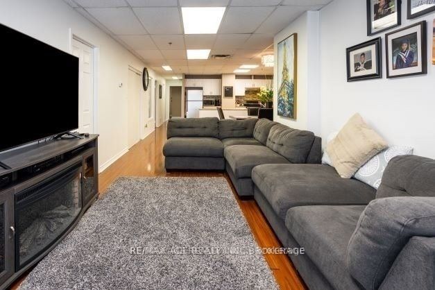 5800 Sheppard Ave E, #15