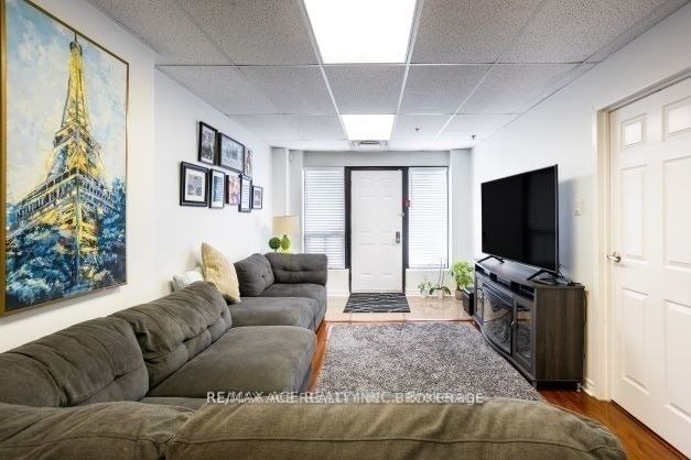5800 Sheppard Ave E, #15